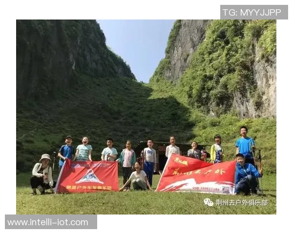 友谊赛精彩对决河床队展现足球魅力与团队精神