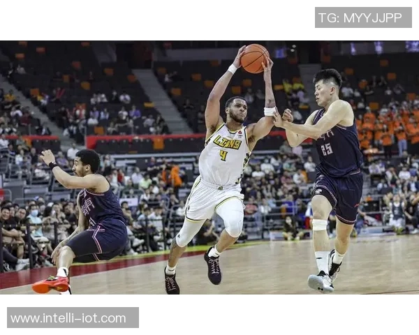 广东对阵广厦精彩文字直播全程回顾与赛况分析