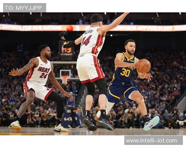 热火与勇士巅峰对决精彩回顾NBA赛场激情四溢解说分析